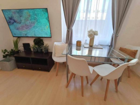 Trendy 2 ROOM Flat, next to Corvin Mall FREE Huge Garage! AC,DISHWASHER,WASHMACHINE, SMART TV